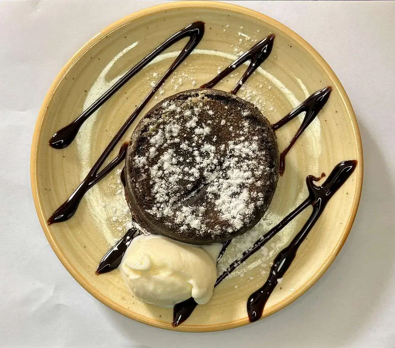 SICAK ÇİKOLATALI KEK