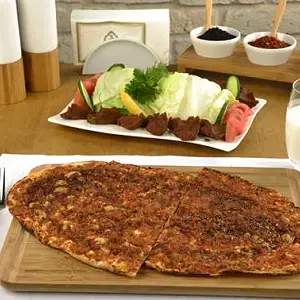 Nar Ekşili Cevizli Lahmacun