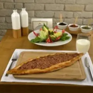Kuşbaşılı Pide