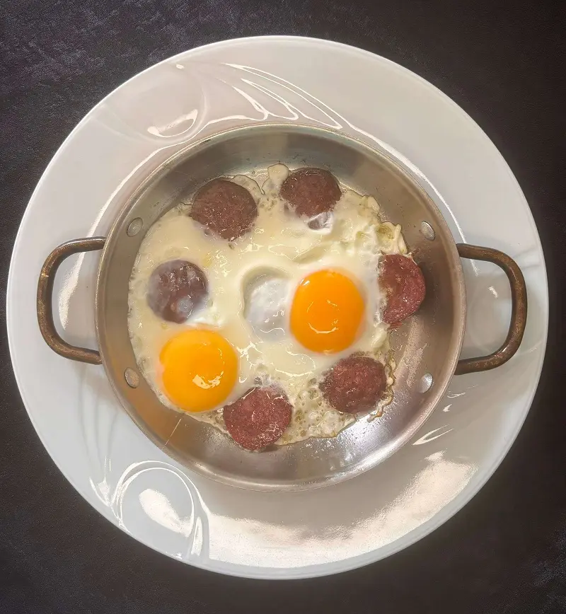 SUCUKLU YUMURTA