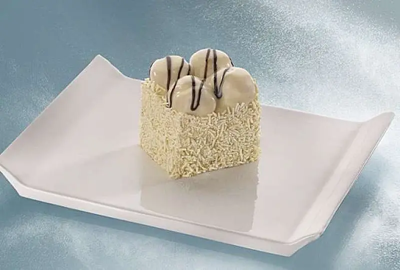 PROFİTEROLLÜ MONO BEYAZ ICE PASTA