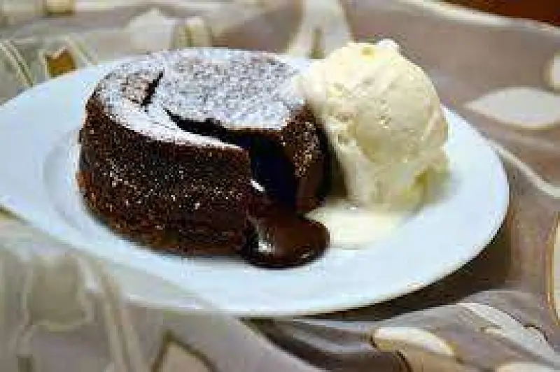 SICAK ÇİKOLATALI KEK  /  SOUFFLE