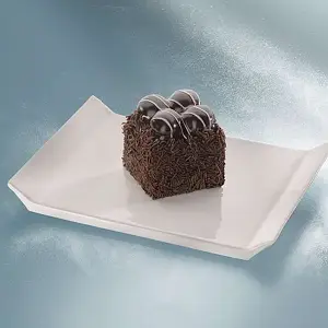 Siyah Profiterollü Mono Pasta