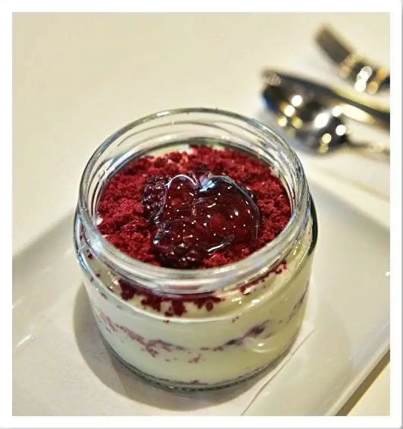 Magnolia  (Muz, Çilek, Böğürtlen)