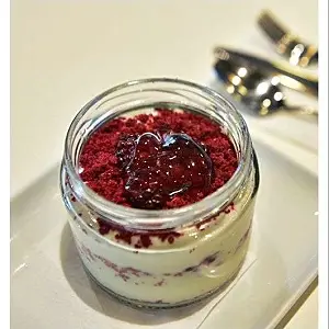 Magnolia (Banana, Strawberry, Blackberry)