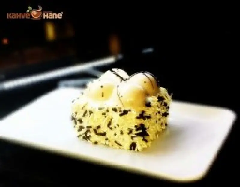 Beyaz Çikolatalı Profiterol