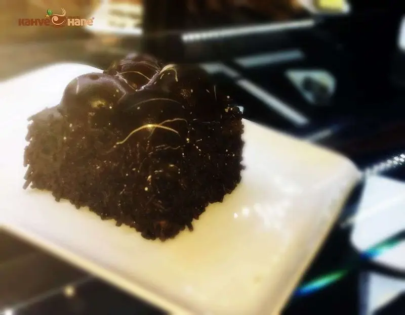 Siyah Çikolatalı Profiterol